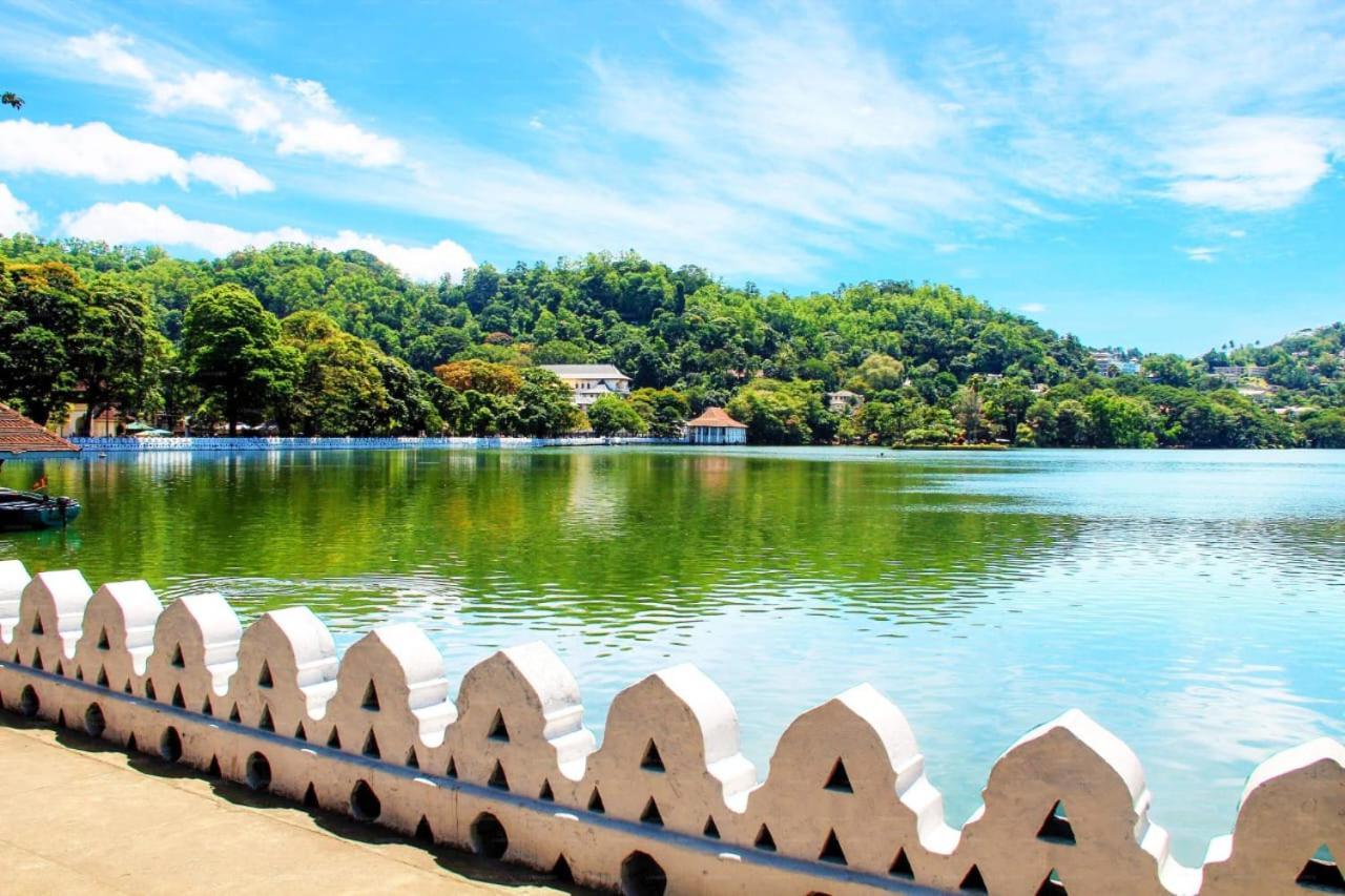 Golden Villa Kandy - "Free Pickup From Kandy " Extérieur photo