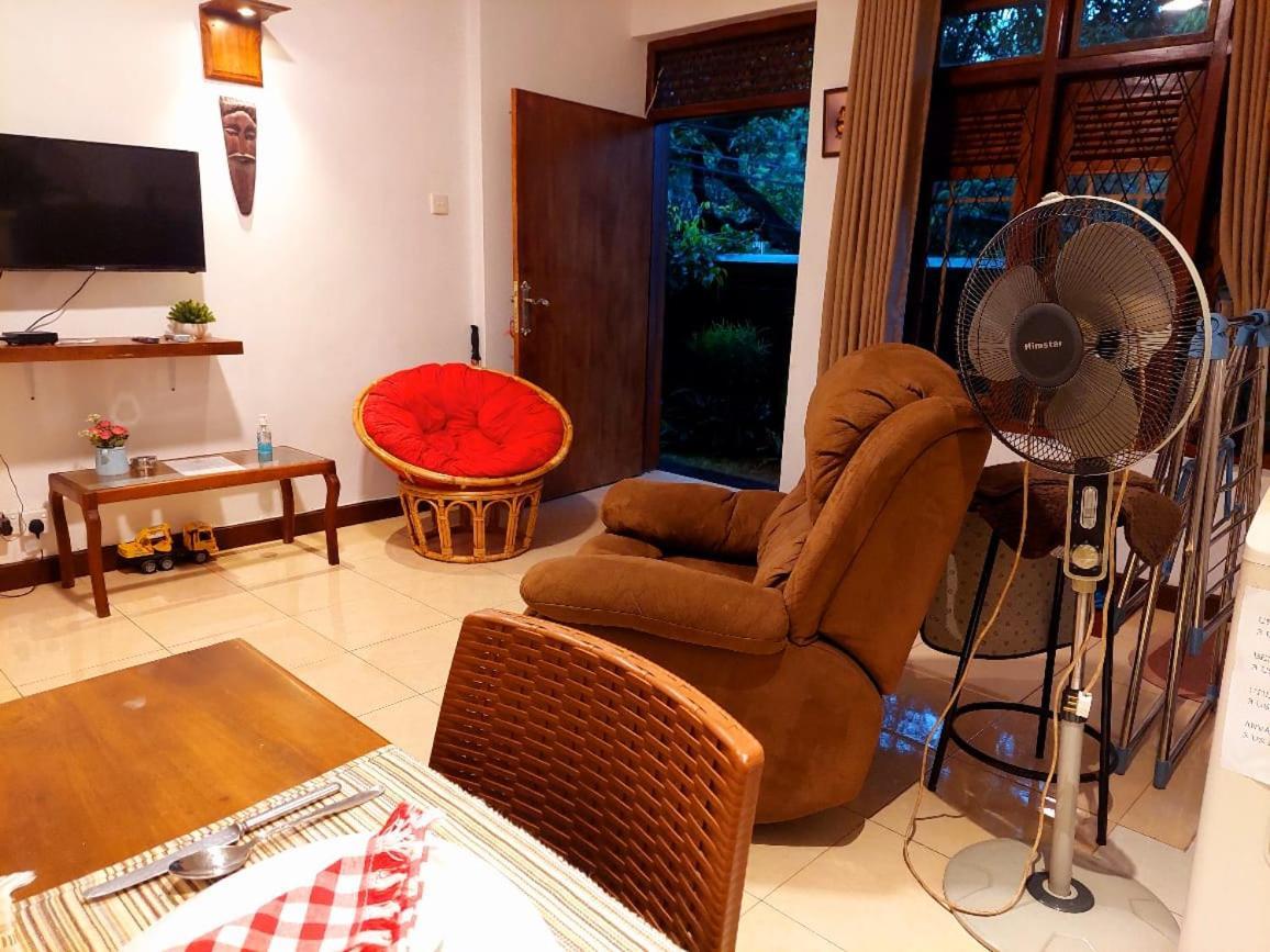 Golden Villa Kandy - "Free Pickup From Kandy " Extérieur photo