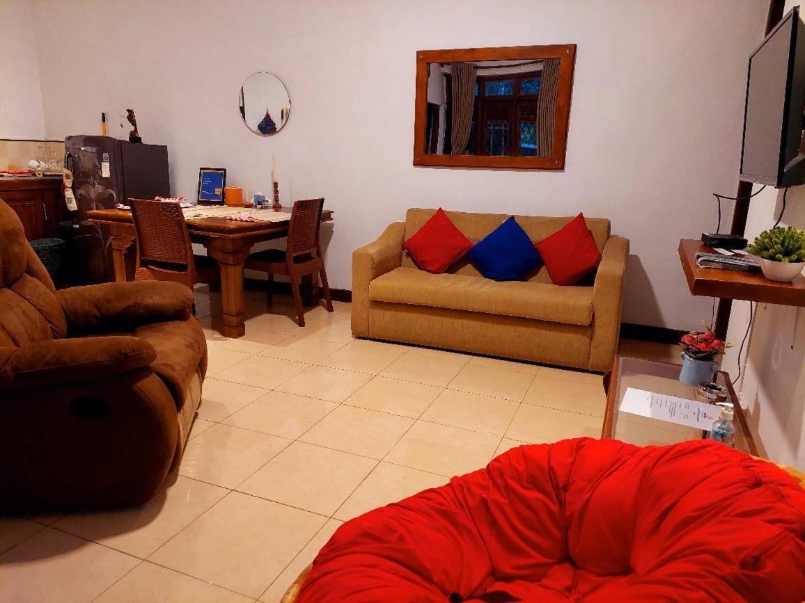 Golden Villa Kandy - "Free Pickup From Kandy " Extérieur photo